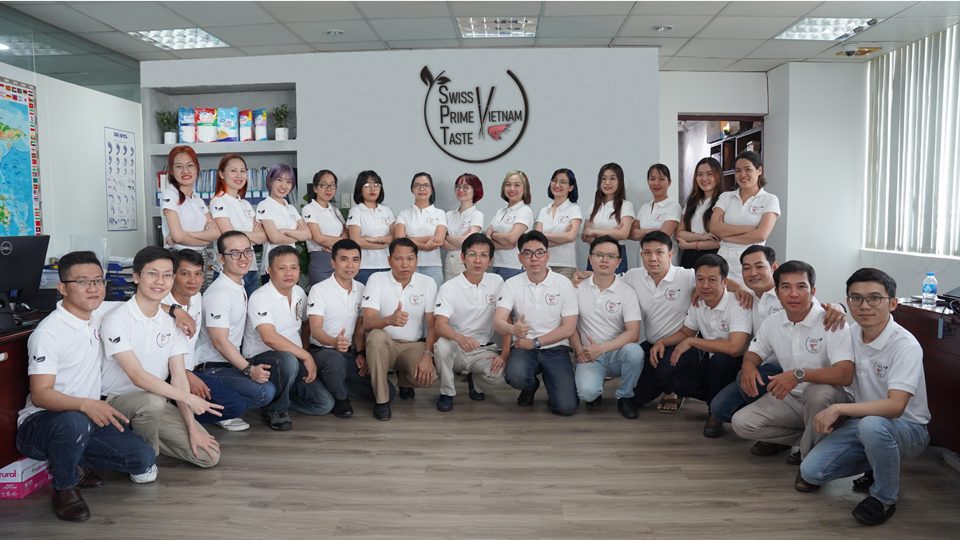 Das Qualitätsteam von Swiss Prime Taste Vietnam im Büro in Ho Chi Minh City